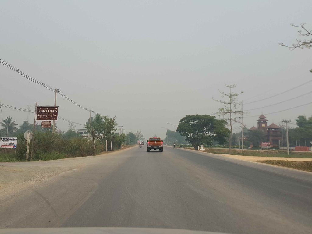 ภาพถนนตรงที่ Samkeng Training Center วิทยากรฝึกอบรม เชียงใหม่ ตั้งอยู่ ถ่ายโดย jrcarlsen พ.ศ. 2558 (2015) · A street-level view of where Samkeng Training Center วิทยากรฝึกอบรม เชียงใหม่ stands, by jrcarlsen in 2558 (2015)