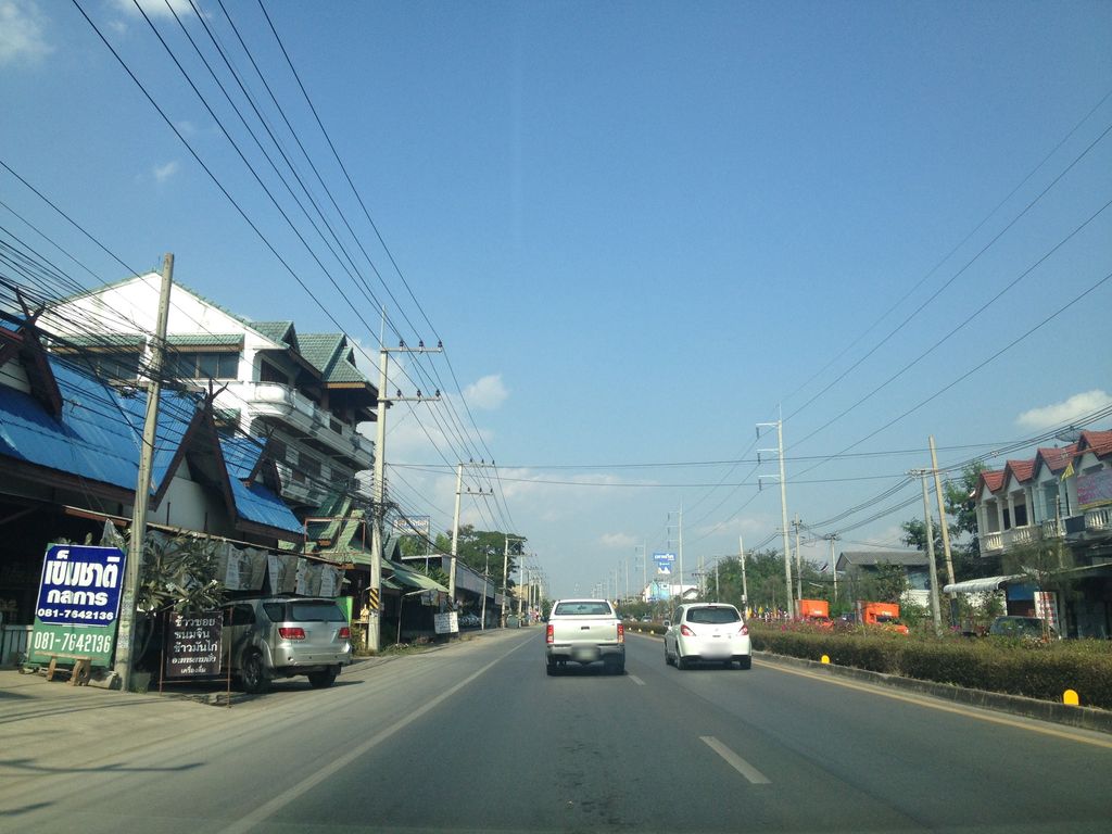 ภาพถนนตรงที่ เต็นท์รถ เขมชาต ตั้งอยู่ ถ่ายโดย jimwatana พ.ศ. 2558 (2015) · A street-level view of where เต็นท์รถ เขมชาต · Tent Rot Khemchat stands, by jimwatana in 2558 (2015)