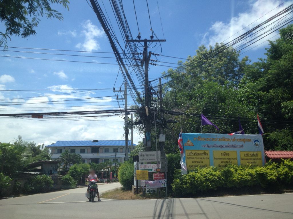 ภาพถนนตรงที่ เค้กบ้านเจน99สาขาหน้าโรงเรียนโป่งน้อย ตั้งอยู่ ถ่ายโดย jimwatana พ.ศ. 2558 (2015) · A street-level view of where เค้กบ้านเจน99สาขาหน้าโรงเรียนโป่งน้อย · Cake Ban Chen99sakha Narongrian Pong Noi stands, by jimwatana in 2558 (2015)