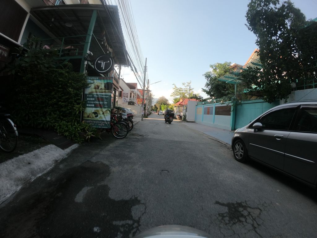 ภาพถนนตรงที่ Smile Salonne - Private Studio - ทำเล็บ ต่อขนตา สันติธรรม ตั้งอยู่ ถ่ายโดย chanuwath_grab พ.ศ. 2562 (2019) · A street-level view of where Smile Salonne - Private Studio - ทำเล็บ ต่อขนตา สันติธรรม stands, by chanuwath_grab in 2562 (2019)