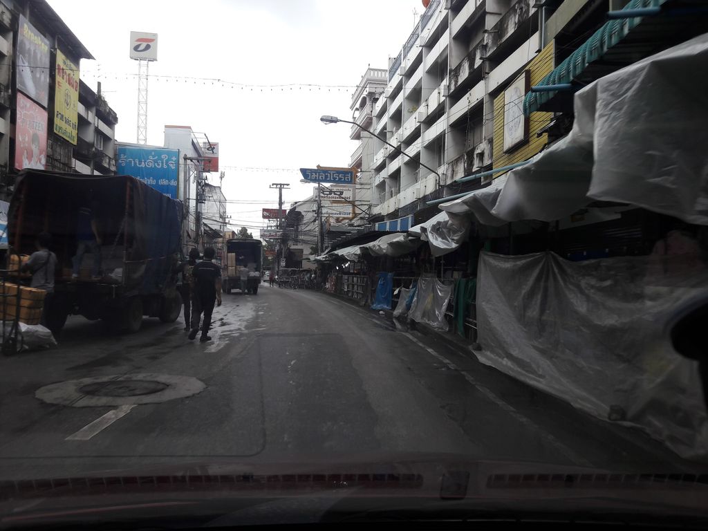 ภาพถนนตรงที่ ภิรมย์เภสัช ตั้งอยู่ ถ่ายโดย ratchaphat พ.ศ. 2561 (2018) · A street-level view of where ภิรมย์เภสัช · Phinmaphesat stands, by ratchaphat in 2561 (2018)