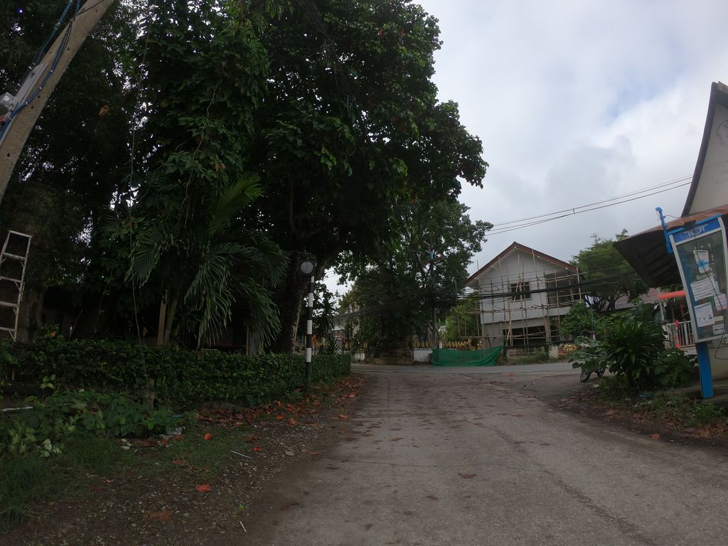 ภาพถนนตรงที่ ก๋วยเตี๋ยวครัว5รส ตั้งอยู่ ถ่ายโดย chanuwath_grab พ.ศ. 2562 (2019) · A street-level view of where ก๋วยเตี๋ยวครัว5รส · Kuaitiao Khrua5rot stands, by chanuwath_grab in 2562 (2019)