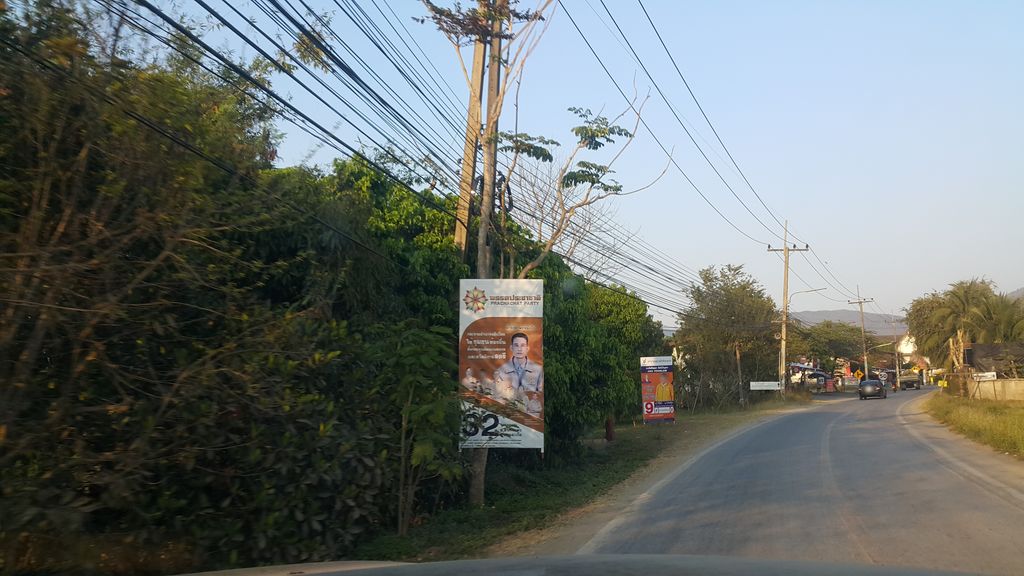 ภาพถนนตรงที่ หจก.แม่ออน ก.วัสดุภัณฑ์ ตั้งอยู่ ถ่ายโดย jrcarlsen พ.ศ. 2562 (2019) · A street-level view of where หจก.แม่ออน ก.วัสดุภัณฑ์ · .Mae On Ka.watduphan Partnership stands, by jrcarlsen in 2562 (2019)