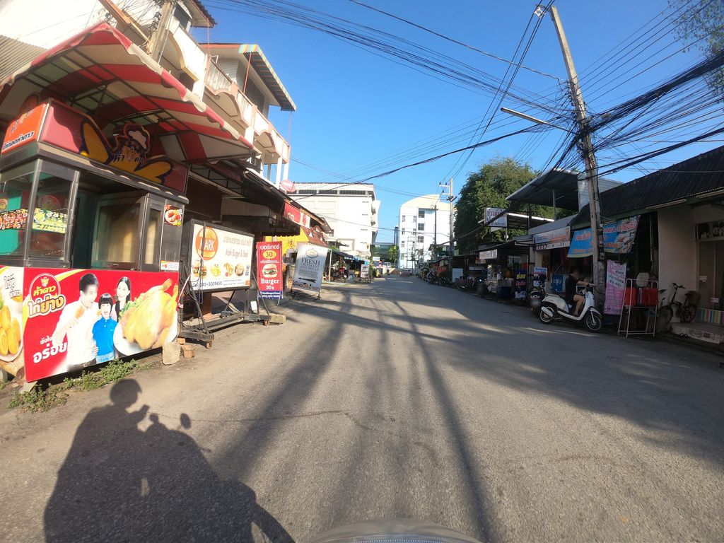 ภาพถนนตรงที่ Theetus Farm - Plant ตั้งอยู่ ถ่ายโดย chanuwath_grab พ.ศ. 2562 (2019) · A street-level view of where Theetus Farm - Plant stands, by chanuwath_grab in 2562 (2019)