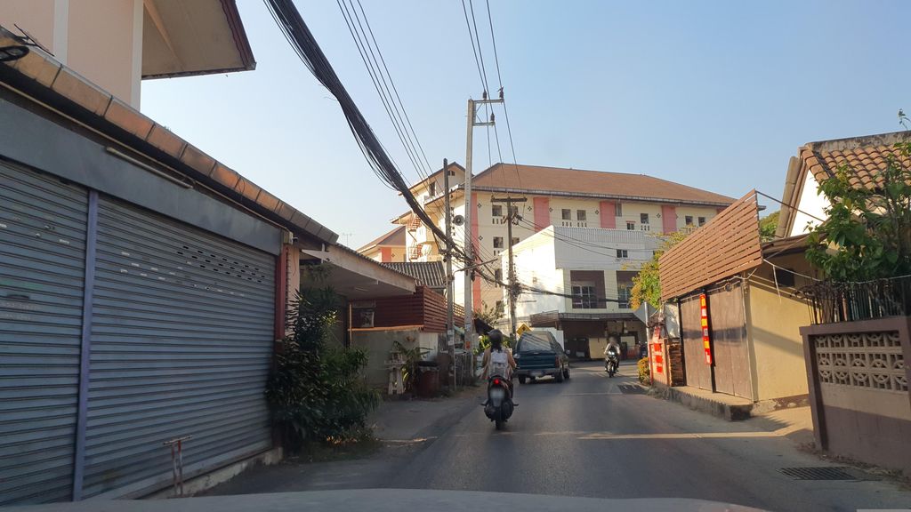 ภาพถนนตรงที่ บ้านบะหมี่นายเจ ตั้งอยู่ ถ่ายโดย jrcarlsen พ.ศ. 2566 (2023) · A street-level view of where บ้านบะหมี่นายเจ · Ban Bami Nai J stands, by jrcarlsen in 2566 (2023)