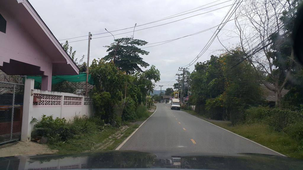 ภาพถนนตรงที่ ก๋วยเตี๋ยวน้องใบหยก ตั้งอยู่ ถ่ายโดย jrcarlsen พ.ศ. 2561 (2018) · A street-level view of where ก๋วยเตี๋ยวน้องใบหยก · Kuaitiao Nong Baiyok stands, by jrcarlsen in 2561 (2018)