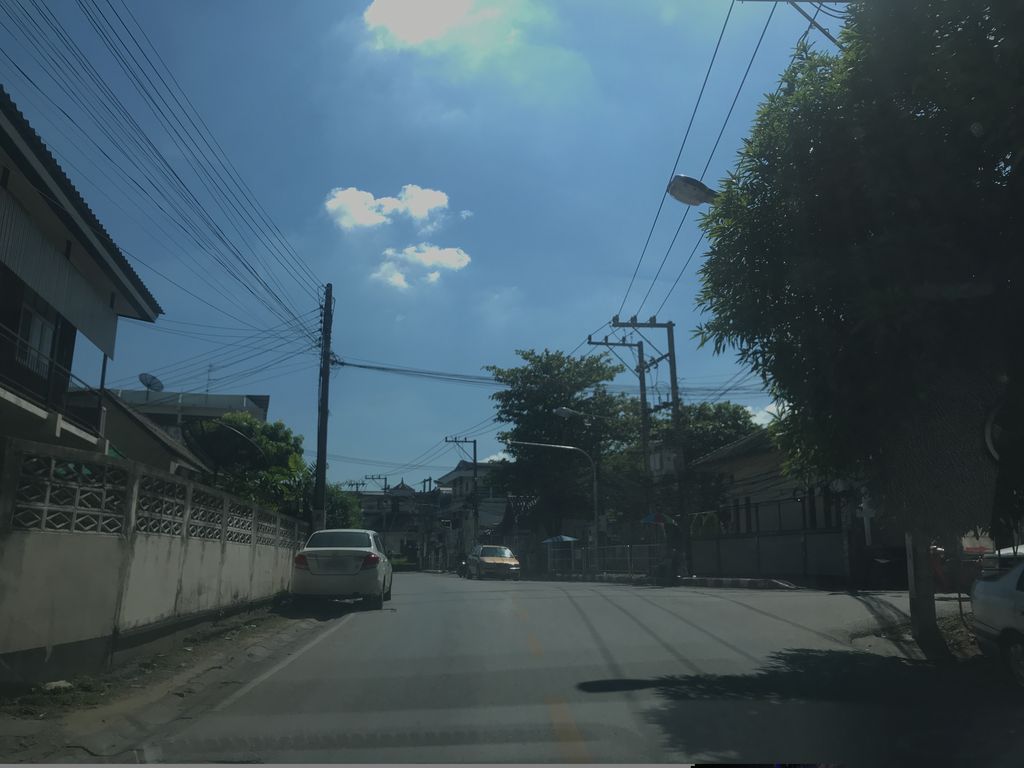 ภาพถนนตรงที่ Permsuksiphum ตั้งอยู่ ถ่ายโดย prasert พ.ศ. 2561 (2018) · A street-level view of where Permsuksiphum stands, by prasert in 2561 (2018)