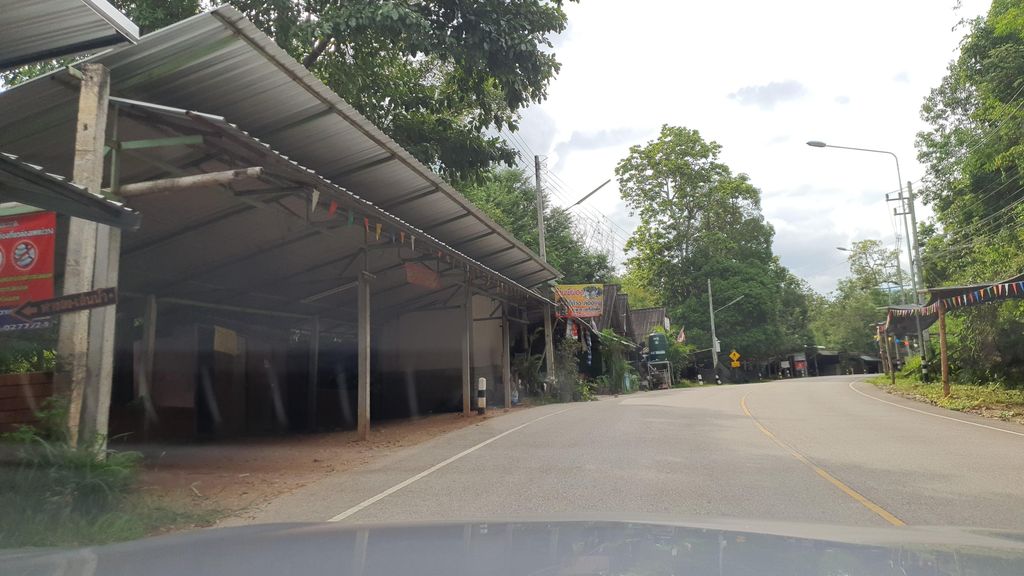 ภาพถนนตรงที่ พี่ผ่อง ล่องแพแม่วาง0857161210 ตั้งอยู่ ถ่ายโดย jrcarlsen พ.ศ. 2564 (2021) · A street-level view of where พี่ผ่อง ล่องแพแม่วาง0857161210 · Phipong Longphaemaeonga0857161210 stands, by jrcarlsen in 2564 (2021)