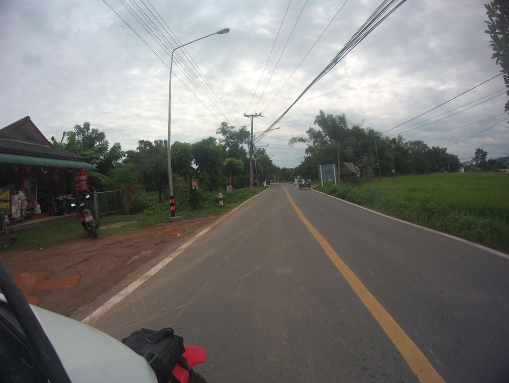 ภาพถนนตรงที่ แวว อาหารตามสั่ง ตั้งอยู่ ถ่ายโดย julcnx พ.ศ. 2566 (2023) · A street-level view of where แวว อาหารตามสั่ง · Waeo Ahantamsang stands, by julcnx in 2566 (2023)