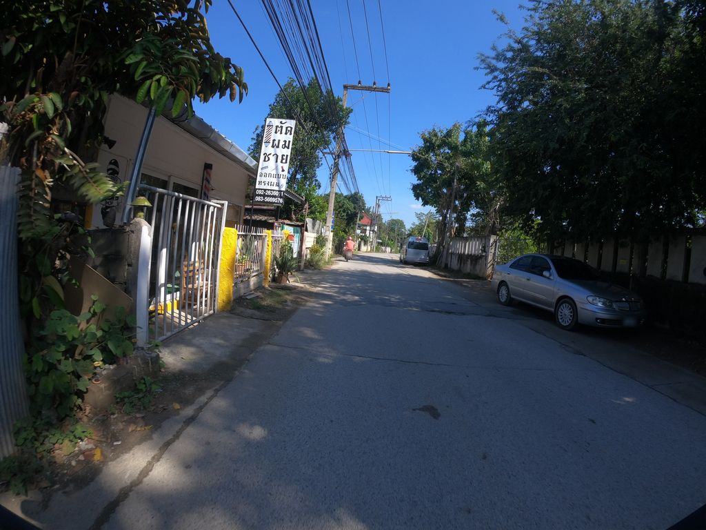 ภาพถนนตรงที่ Life hair studio cnx ตั้งอยู่ ถ่ายโดย chanuwath_grab พ.ศ. 2562 (2019) · A street-level view of where Life hair studio cnx stands, by chanuwath_grab in 2562 (2019)