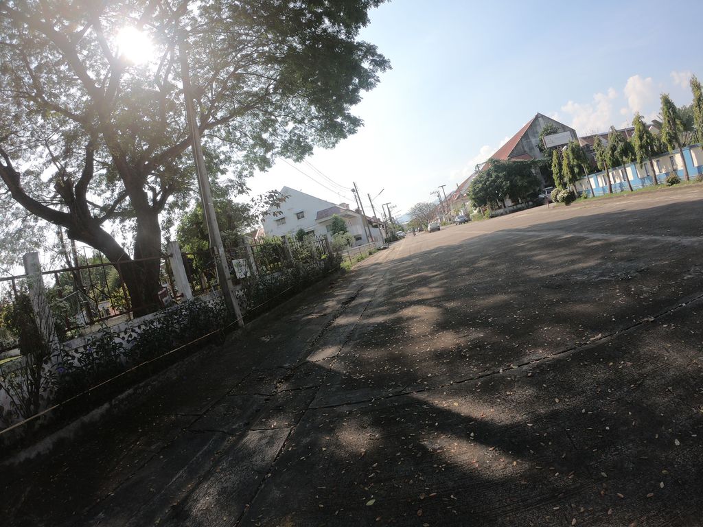 ภาพถนนตรงที่ Chiang Mai Christian Fellowship ตั้งอยู่ ถ่ายโดย chanuwath_grab พ.ศ. 2562 (2019) · A street-level view of where Chiang Mai Christian Fellowship stands, by chanuwath_grab in 2562 (2019)