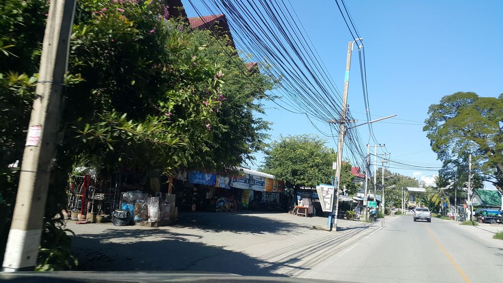 ภาพถนนตรงที่ ร้านโปกัน พลาสติก ยิ่งเจริญ ตั้งอยู่ ถ่ายโดย jrcarlsen พ.ศ. 2559 (2016) · A street-level view of where ร้านโปกัน พลาสติก ยิ่งเจริญ · Ran Po Kan Plastic Yingcherin stands, by jrcarlsen in 2559 (2016)