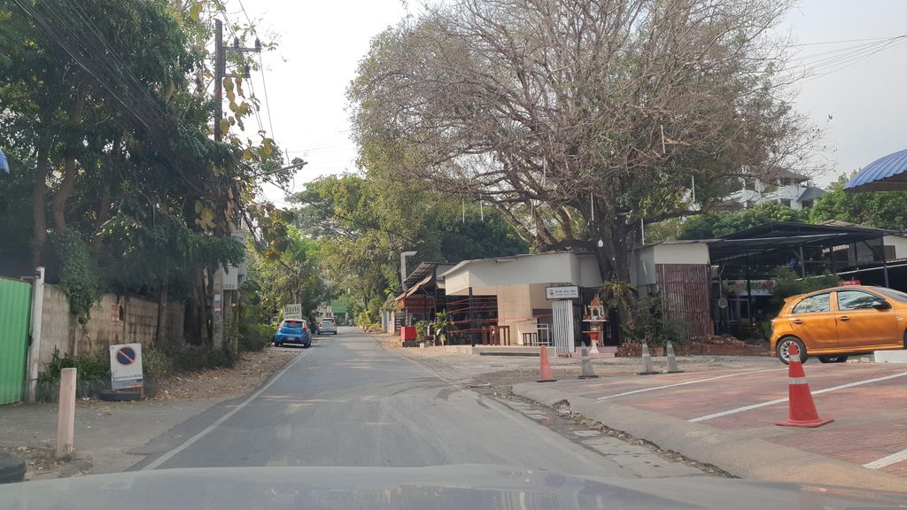 ภาพถนนตรงที่ Nabi Lab ตั้งอยู่ ถ่ายโดย jrcarlsen พ.ศ. 2566 (2023) · A street-level view of where Nabi Lab stands, by jrcarlsen in 2566 (2023)