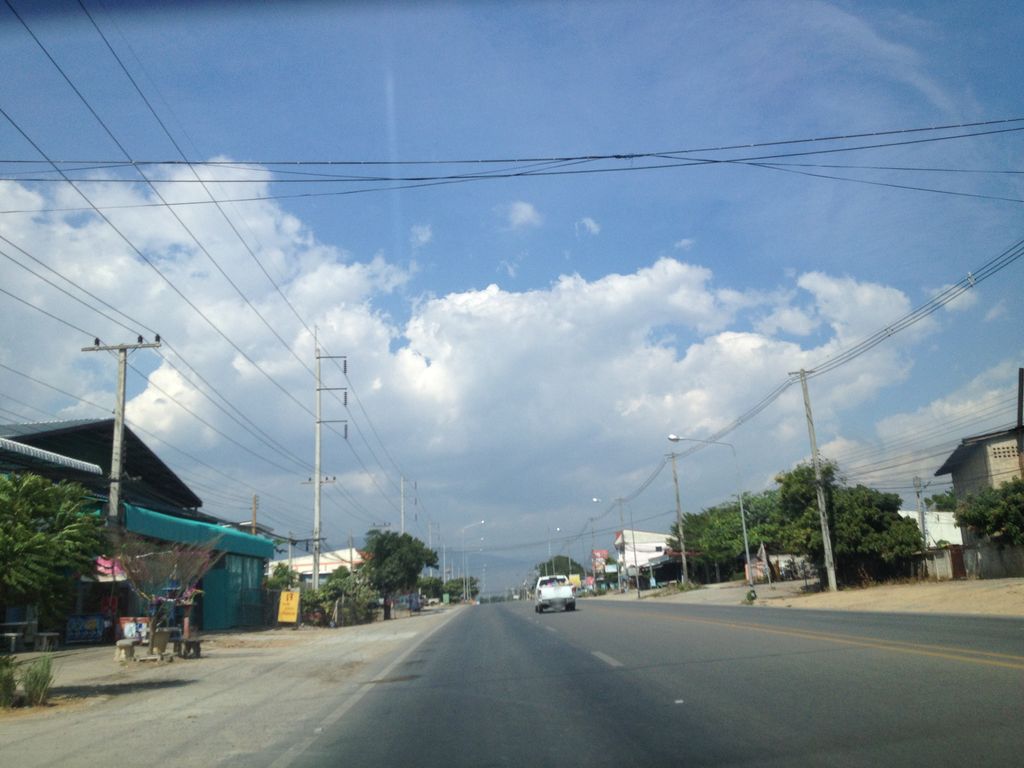 ภาพถนนตรงที่ โฮมสเตย์หน่อโท๊ะ ตั้งอยู่ ถ่ายโดย jimwatana พ.ศ. 2558 (2015) · A street-level view of where โฮมสเตย์หน่อโท๊ะ · Homestay No Tho stands, by jimwatana in 2558 (2015)