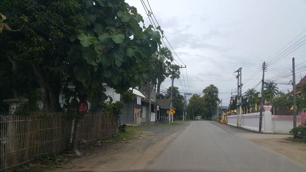 ภาพถนนตรงที่ ตี๋เจริญยนต์ ตั้งอยู่ ถ่ายโดย jrcarlsen พ.ศ. 2561 (2018) · A street-level view of where ตี๋เจริญยนต์ · Ticherinyon stands, by jrcarlsen in 2561 (2018)