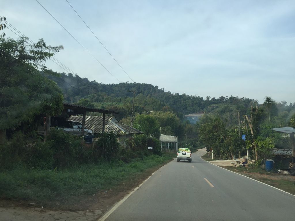 ภาพถนนตรงที่ Maekee Sheep House ตั้งอยู่ ถ่ายโดย kyoko พ.ศ. 2562 (2019) · A street-level view of where Maekee Sheep House stands, by kyoko in 2562 (2019)