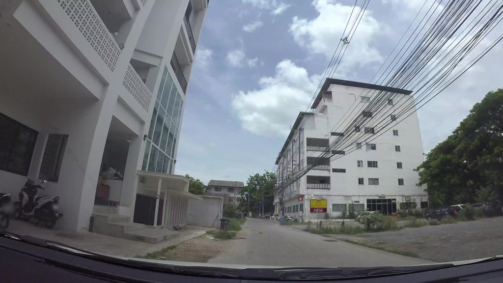 ภาพถนนตรงที่ Tikky Place - ติ้กกี้ เพลส ตั้งอยู่ ถ่ายโดย kaart_3 พ.ศ. 2562 (2019) · A street-level view of where Tikky Place - ติ้กกี้ เพลส stands, by kaart_3 in 2562 (2019)