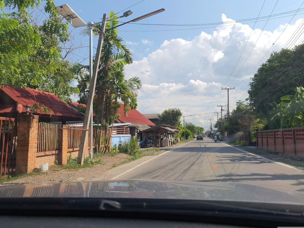 ภาพถนนตรงที่ FURY GYM Chiangmai ตั้งอยู่ ถ่ายโดย jrcarlsen พ.ศ. 2566 (2023) · A street-level view of where FURY GYM Chiangmai stands, by jrcarlsen in 2566 (2023)