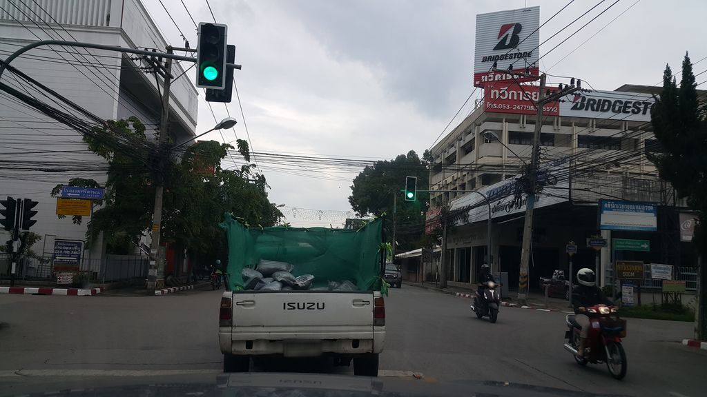 ภาพถนนตรงที่ กมลายนต์ เชียงใหม่ ตั้งอยู่ ถ่ายโดย jrcarlsen พ.ศ. 2560 (2017) · A street-level view of where กมลายนต์ เชียงใหม่ · Komlaina Chiang Mai stands, by jrcarlsen in 2560 (2017)