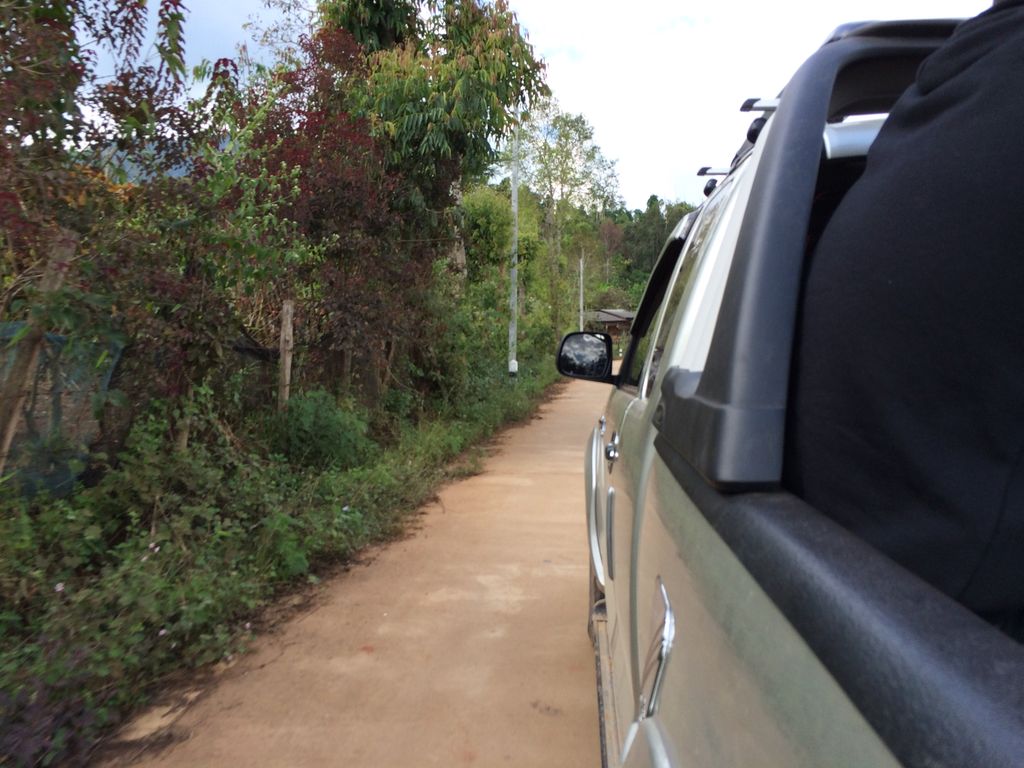 ภาพถนนตรงที่ Vee 399 Service ตั้งอยู่ ถ่ายโดย keng พ.ศ. 2557 (2014) · A street-level view of where Vee 399 Service stands, by keng in 2557 (2014)