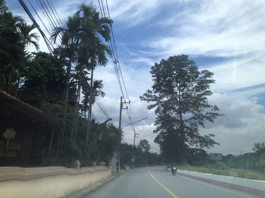 ภาพถนนตรงที่ โรงแรม ศรีปิง รีสอร์ท ตั้งอยู่ ถ่ายโดย jimwatana พ.ศ. 2558 (2015) · A street-level view of where โรงแรม ศรีปิง รีสอร์ท · Siping Resort Hotel stands, by jimwatana in 2558 (2015)