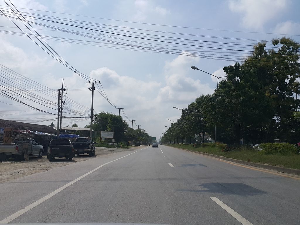 ภาพถนนตรงที่ ป้าพินอาหารตามสั่ง ตั้งอยู่ ถ่ายโดย jrcarlsen พ.ศ. 2558 (2015) · A street-level view of where ป้าพินอาหารตามสั่ง · Paphin Ahantamsang stands, by jrcarlsen in 2558 (2015)