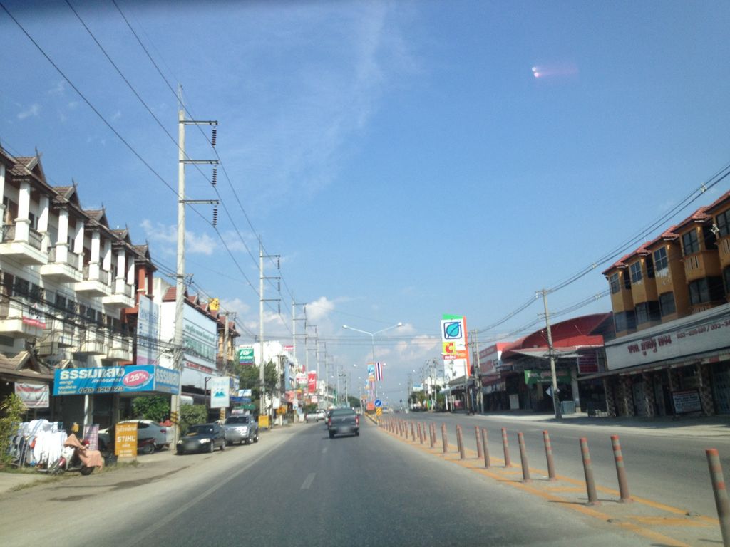 ภาพถนนตรงที่ รักสัตว์ สัตวแพทย์ ตั้งอยู่ ถ่ายโดย jimwatana พ.ศ. 2558 (2015) · A street-level view of where รักสัตว์ สัตวแพทย์ · Raksat Satwaphaet stands, by jimwatana in 2558 (2015)