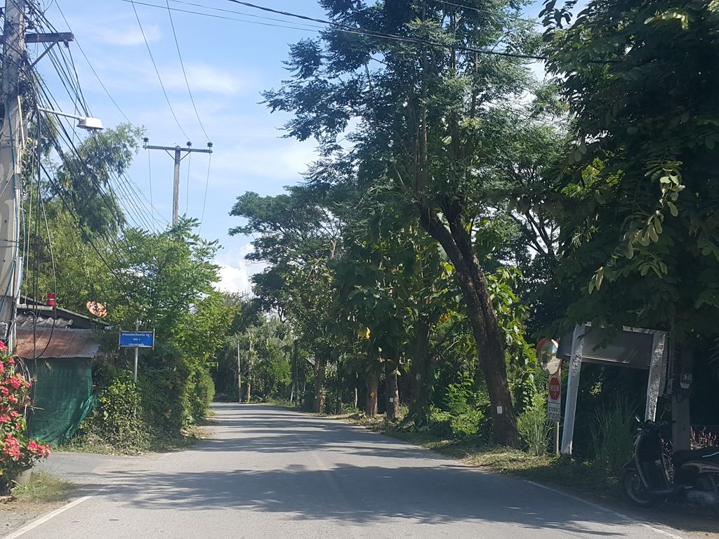 ภาพถนนตรงที่ หน้าบ้าน คอฟฟี่ ตั้งอยู่ ถ่ายโดย jrcarlsen พ.ศ. 2558 (2015) · A street-level view of where หน้าบ้าน คอฟฟี่ · Naban Coffee stands, by jrcarlsen in 2558 (2015)