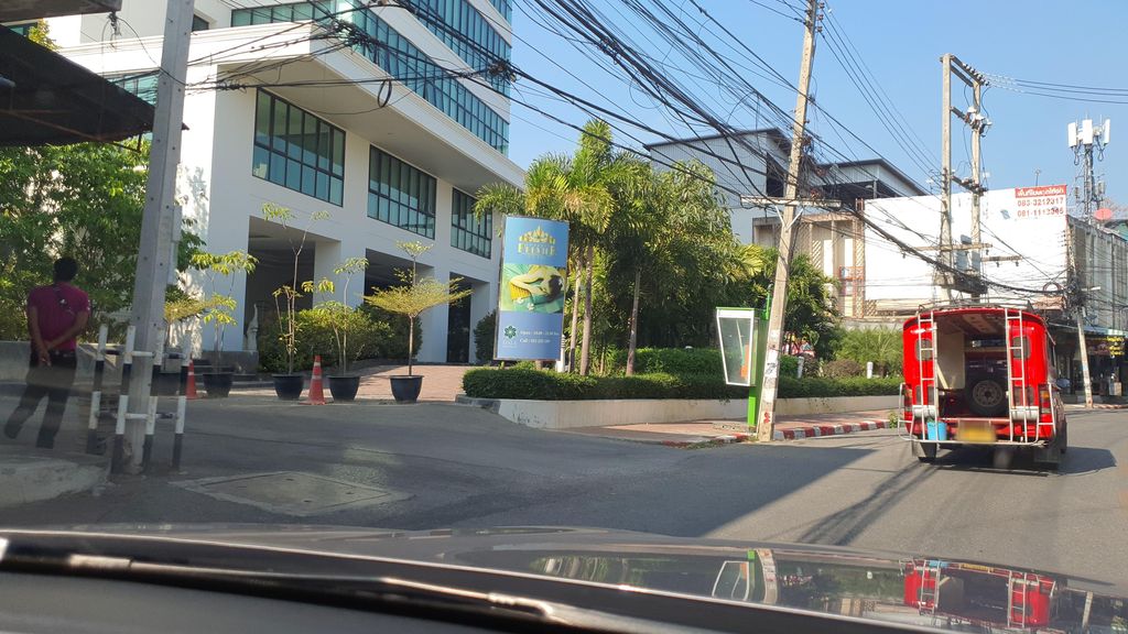 ภาพถนนตรงที่ Kumon Institute of Education ตั้งอยู่ ถ่ายโดย jrcarlsen พ.ศ. 2565 (2022) · A street-level view of where Kumon Institute of Education stands, by jrcarlsen in 2565 (2022)