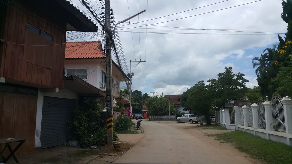 ภาพถนนตรงที่ Ken’s house sweet & cafe ตั้งอยู่ ถ่ายโดย jrcarlsen พ.ศ. 2560 (2017) · A street-level view of where Ken’s house sweet & cafe stands, by jrcarlsen in 2560 (2017)
