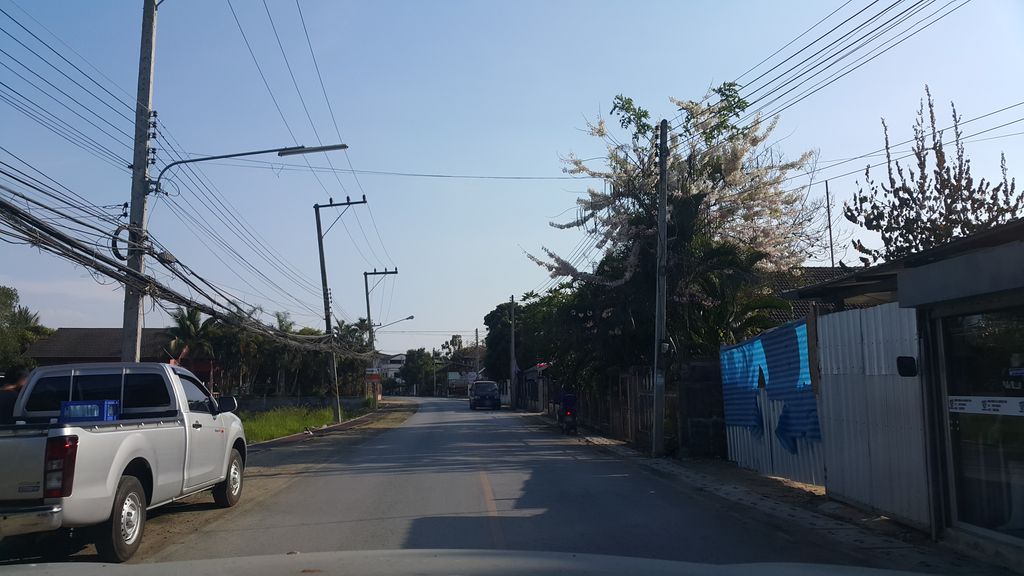 ภาพถนนตรงที่ ซ่อม ลู่วิ่ง จักรยาน โฮมยิม อุปกรณ์ออกำลังกายทุกชนิด เชียงใหม่ ตั้งอยู่ ถ่ายโดย jrcarlsen พ.ศ. 2560 (2017) · A street-level view of where ซ่อม ลู่วิ่ง จักรยาน โฮมยิม อุปกรณ์ออกำลังกายทุกชนิด เชียงใหม่ · Som Luwing Chakrayan Home Gym Upka O Kamlang Kai Thukchanit Chiang Mai stands, by jrcarlsen in 2560 (2017)