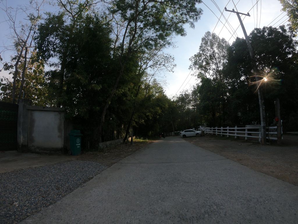 ภาพถนนตรงที่ Aeng Doi Coffee ตั้งอยู่ ถ่ายโดย chanuwath_grab พ.ศ. 2562 (2019) · A street-level view of where Aeng Doi Coffee stands, by chanuwath_grab in 2562 (2019)