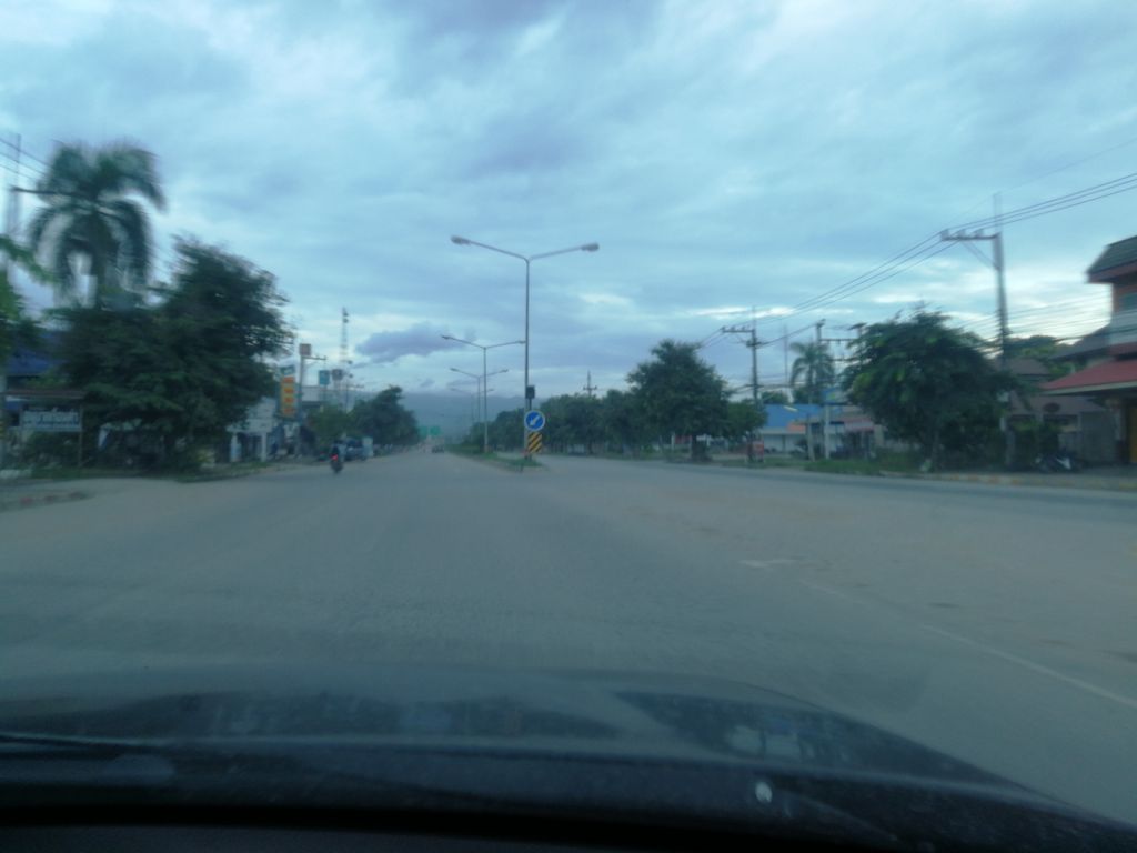 ภาพถนนตรงที่ ร้านชุมชนเกษตร ตั้งอยู่ ถ่ายโดย chanon พ.ศ. 2561 (2018) · A street-level view of where ร้านชุมชนเกษตร · Ran Chumchon Kaset stands, by chanon in 2561 (2018)