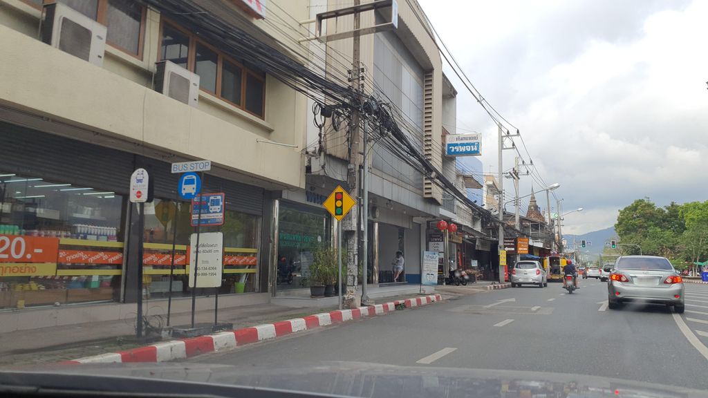 ภาพถนนตรงที่ ทุกอย่าง 20 บาท ตั้งอยู่ ถ่ายโดย jrcarlsen พ.ศ. 2565 (2022) · A street-level view of where ทุกอย่าง 20 บาท · Thukyang 20 Bat stands, by jrcarlsen in 2565 (2022)