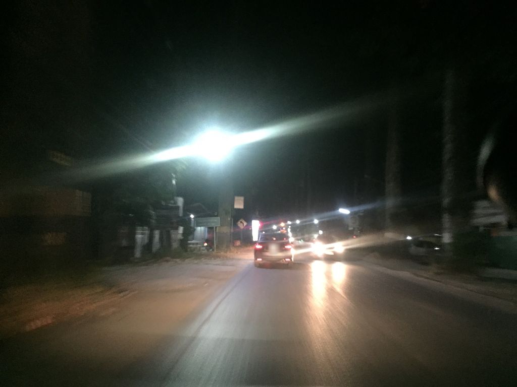 ภาพถนนตรงที่ ลาบกางมุ้งลุงบูรณ์ ตั้งอยู่ ถ่ายโดย kyoko พ.ศ. 2561 (2018) · A street-level view of where ลาบกางมุ้งลุงบูรณ์ · Lapkangmung Lung Bun stands, by kyoko in 2561 (2018)