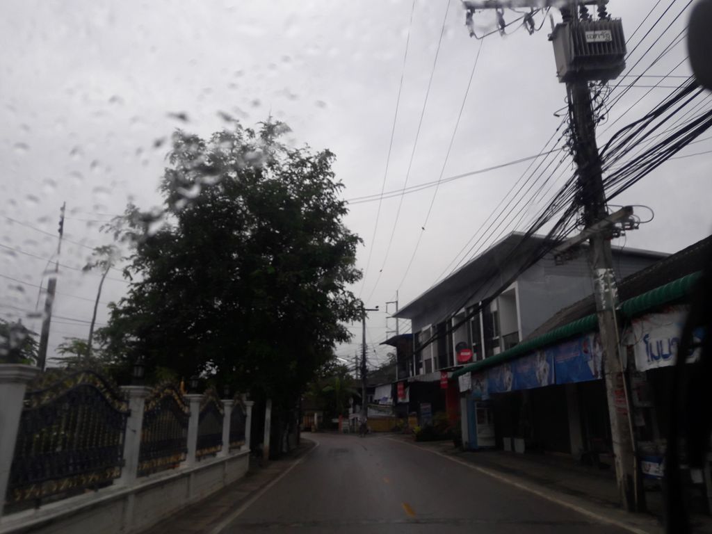 ภาพถนนตรงที่ Buachum Home Coffee ตั้งอยู่ ถ่ายโดย pasuthun พ.ศ. 2561 (2018) · A street-level view of where Buachum Home Coffee stands, by pasuthun in 2561 (2018)