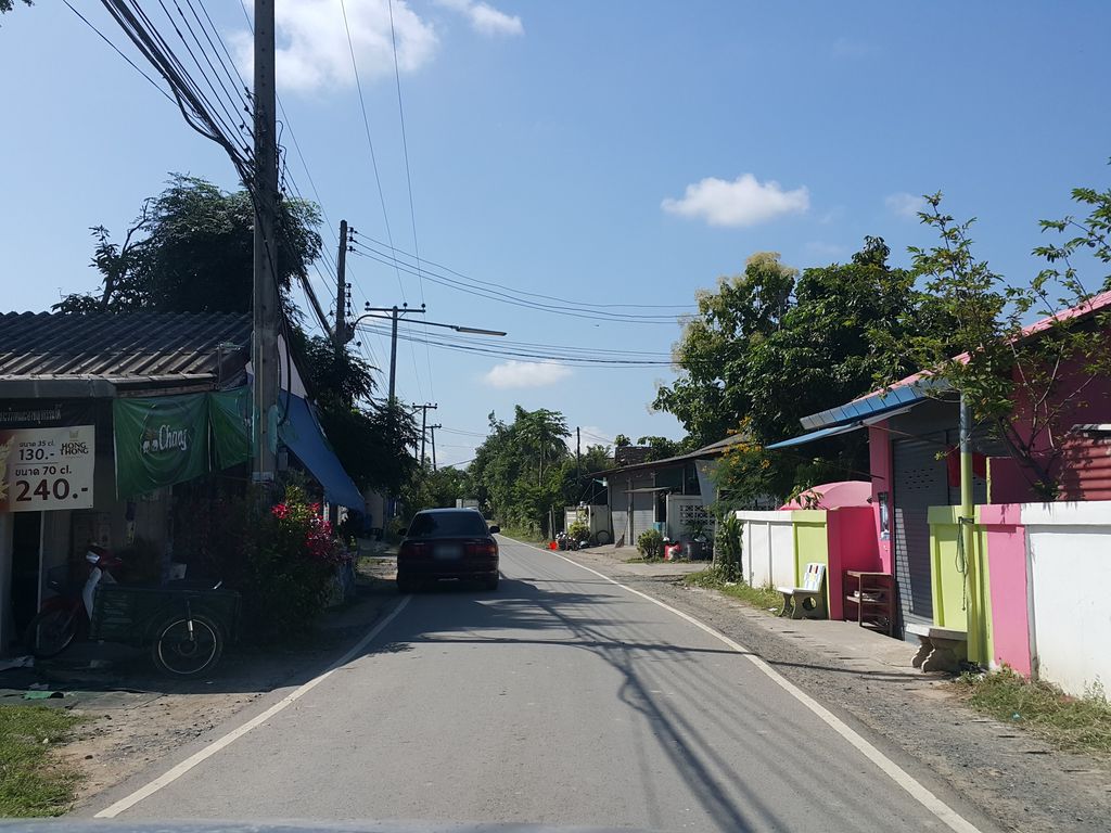 ภาพถนนตรงที่ Mr.Planter.coffee.space ตั้งอยู่ ถ่ายโดย jrcarlsen พ.ศ. 2558 (2015) · A street-level view of where Mr.Planter.coffee.space stands, by jrcarlsen in 2558 (2015)