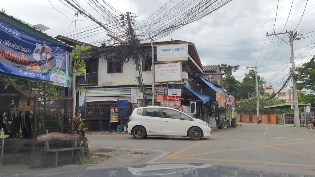 ภาพถนนตรงที่ CY&P Solar - โซล่าเซลล์เชียงใหม่ ปั๊มน้ำโซล่าเซลล์ อุปกรณ์ติดตั้งโซล่าเซลล์ ตั้งอยู่ ถ่ายโดย jrcarlsen พ.ศ. 2564 (2021) · A street-level view of where CY&P Solar - โซล่าเซลล์เชียงใหม่ ปั๊มน้ำโซล่าเซลล์ อุปกรณ์ติดตั้งโซล่าเซลล์ stands, by jrcarlsen in 2564 (2021)