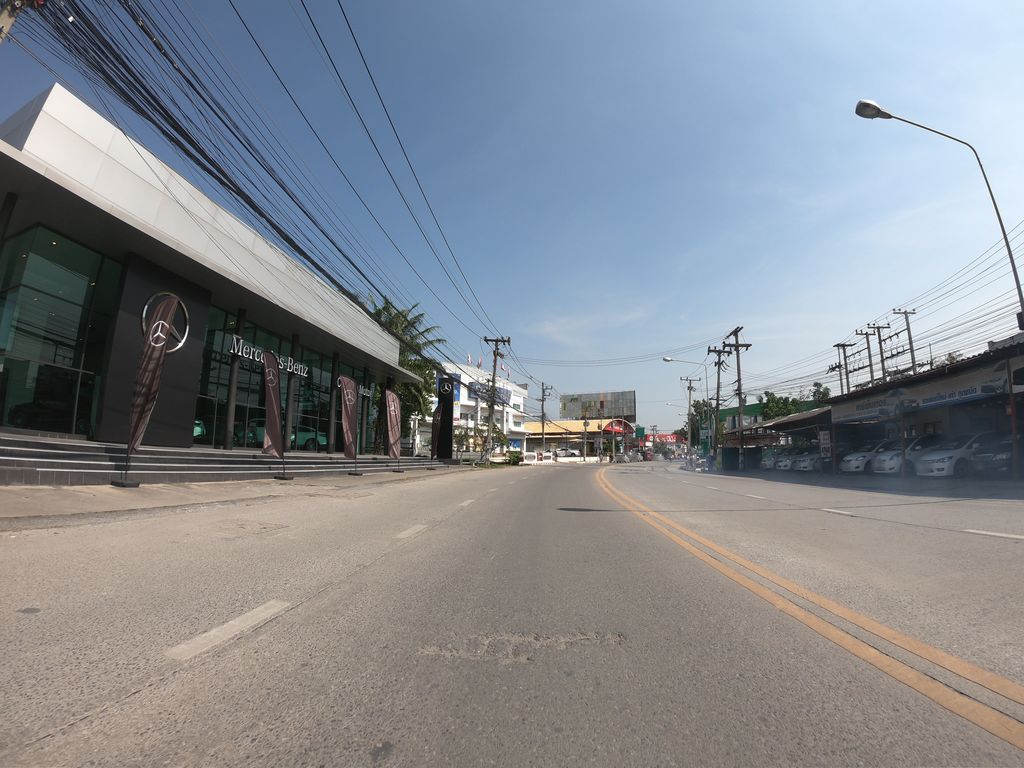 ภาพถนนตรงที่ บริษัท เจริญมอเตอร์เบนซ์ จำกัด ตั้งอยู่ ถ่ายโดย chanuwath_grab พ.ศ. 2562 (2019) · A street-level view of where บริษัท เจริญมอเตอร์เบนซ์ จำกัด · Charoen Motor Ben Chamkat Company stands, by chanuwath_grab in 2562 (2019)