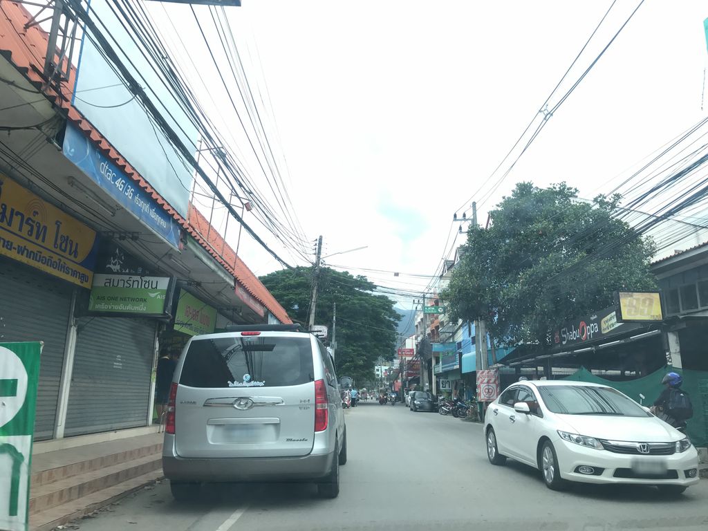 ภาพถนนตรงที่ เครปน้องเหนือ ตั้งอยู่ ถ่ายโดย prasert พ.ศ. 2561 (2018) · A street-level view of where เครปน้องเหนือ · Crepe Nong Nuea stands, by prasert in 2561 (2018)