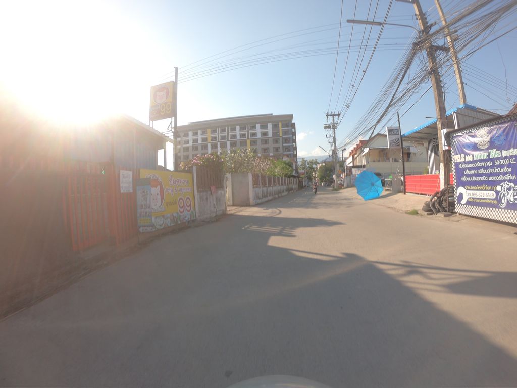 ภาพถนนตรงที่ เวียงบัวคาร์แคร์ ตั้งอยู่ ถ่ายโดย chanuwath_grab พ.ศ. 2562 (2019) · A street-level view of where เวียงบัวคาร์แคร์ · Wiang Bua Car Care stands, by chanuwath_grab in 2562 (2019)