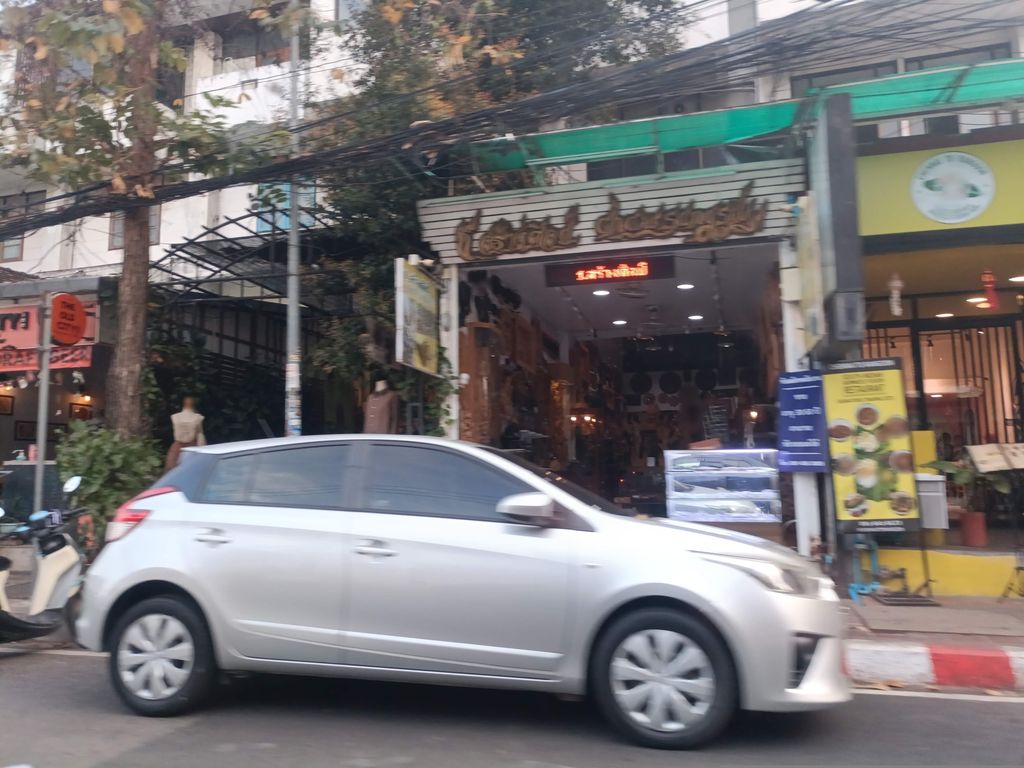 ภาพถนนตรงที่ ChiangmaiCotton ตั้งอยู่ ถ่ายโดย skillsy พ.ศ. 2568 (2025) · A street-level view of where ChiangmaiCotton stands, by skillsy in 2568 (2025)