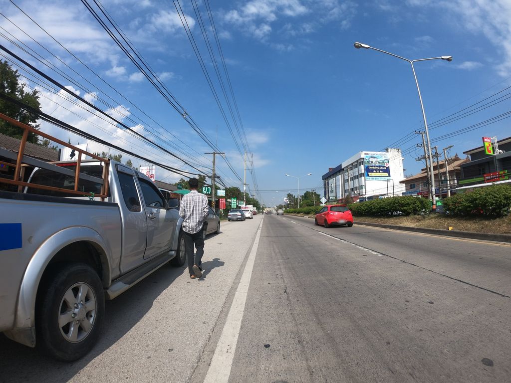 ภาพถนนตรงที่ หมวดแค๊ปกาแฟสด ตั้งอยู่ ถ่ายโดย chanuwath_grab พ.ศ. 2562 (2019) · A street-level view of where หมวดแค๊ปกาแฟสด · Muat Khaep Kafaetda stands, by chanuwath_grab in 2562 (2019)
