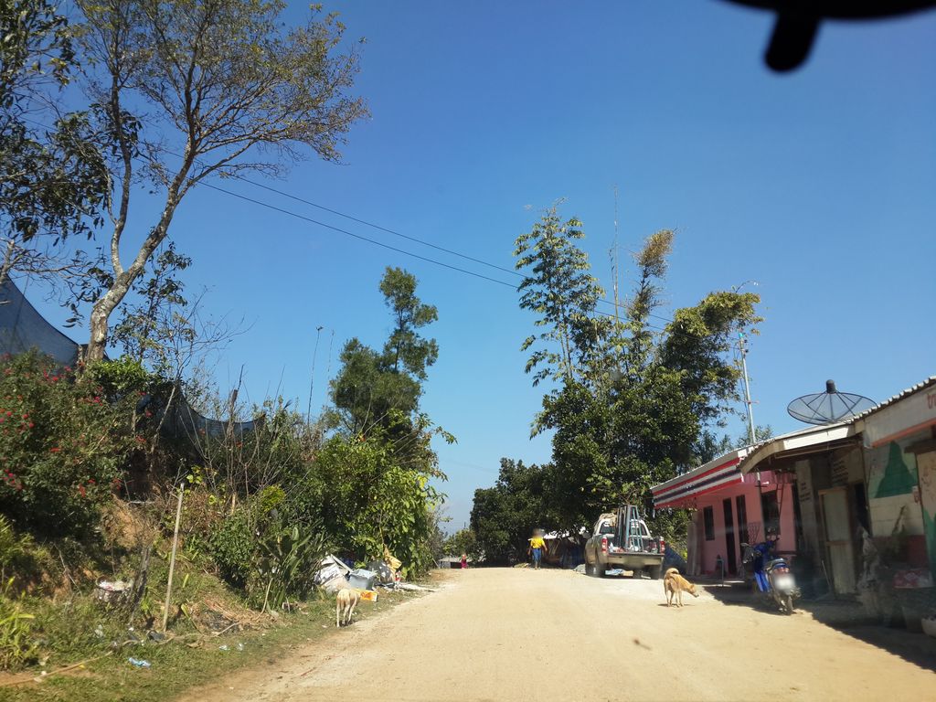 ภาพถนนตรงที่ ร้านอาหารจีนยูนนาน ตามา ตาเต ตั้งอยู่ ถ่ายโดย mishari พ.ศ. 2558 (2015) · A street-level view of where ร้านอาหารจีนยูนนาน ตามา ตาเต · Chinyunnan Tama Tate Restaurant stands, by mishari in 2558 (2015)