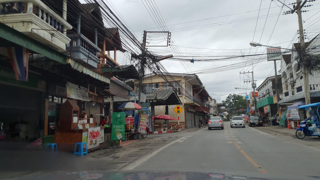 ภาพถนนตรงที่ บ้านปังหอม นมสด เชียงใหม่ ตั้งอยู่ ถ่ายโดย jrcarlsen พ.ศ. 2564 (2021) · A street-level view of where บ้านปังหอม นมสด เชียงใหม่ · Ban Pang Hom Namasot Chiang Mai stands, by jrcarlsen in 2564 (2021)