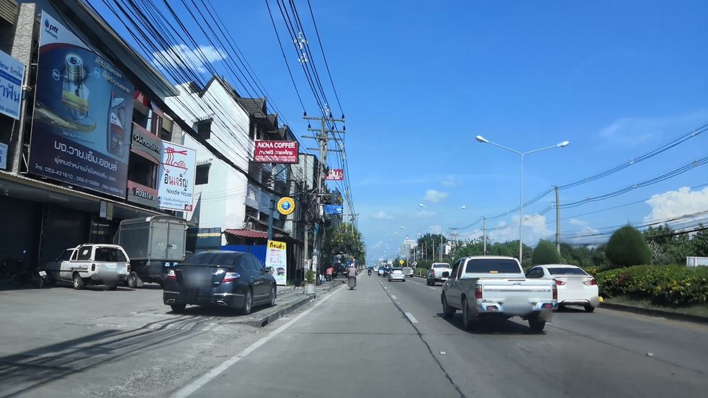 ภาพถนนตรงที่ รอยส์ เซอร์วิส ตั้งอยู่ ถ่ายโดย charlesano พ.ศ. 2561 (2018) · A street-level view of where รอยส์ เซอร์วิส · Roi Service stands, by charlesano in 2561 (2018)
