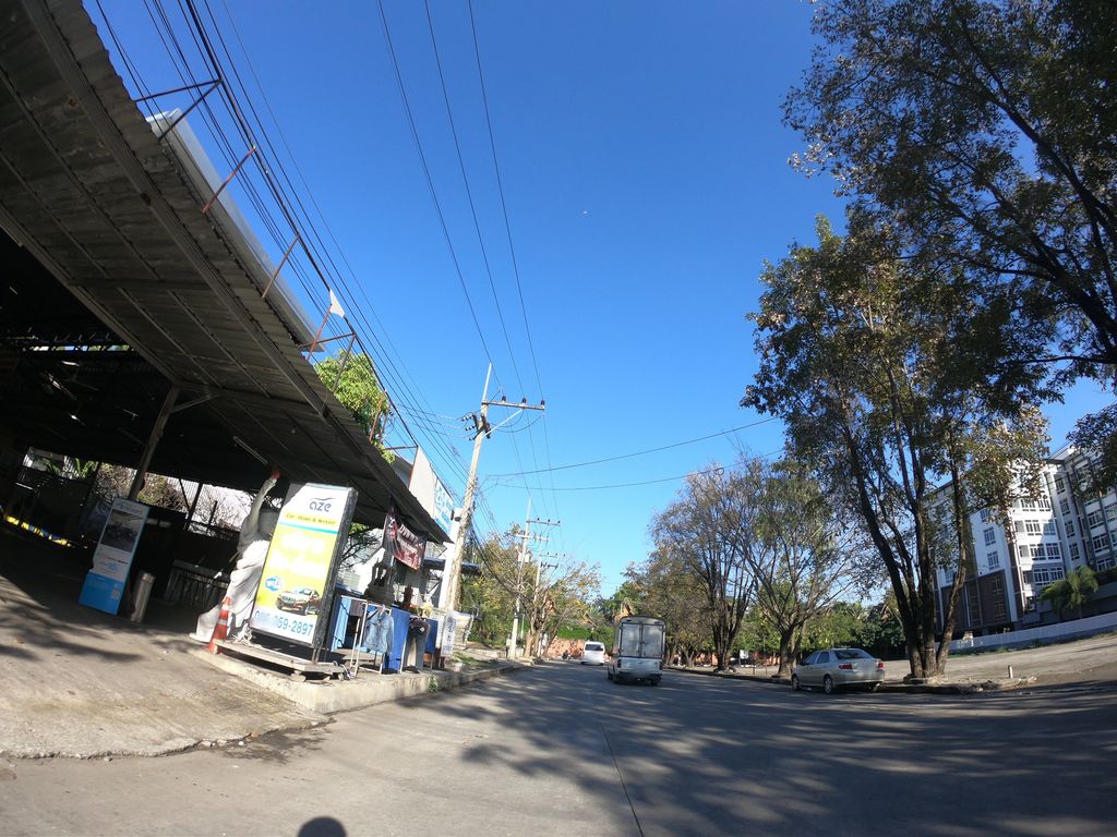 ภาพถนนตรงที่ Fix Carcare ตั้งอยู่ ถ่ายโดย chanuwath_grab พ.ศ. 2562 (2019) · A street-level view of where Fix Carcare stands, by chanuwath_grab in 2562 (2019)
