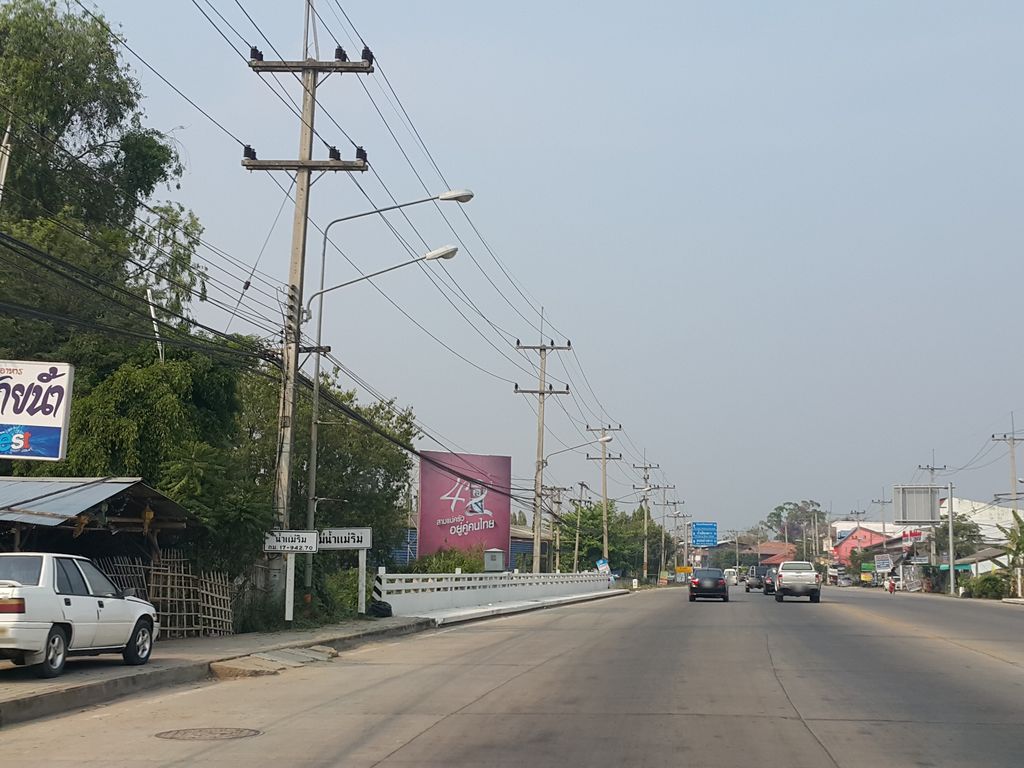 ภาพถนนตรงที่ อู่ประเสริฐยนต์ (ช่างดำ สมจิตร) ตั้งอยู่ ถ่ายโดย jrcarlsen พ.ศ. 2559 (2016) · A street-level view of where อู่ประเสริฐยนต์ (ช่างดำ สมจิตร) · U Prasoet Yon (changdam Somchit) stands, by jrcarlsen in 2559 (2016)