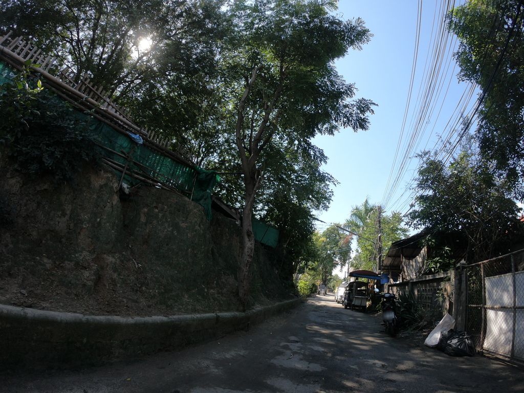 ภาพถนนตรงที่ Collection O Bupamontra Chiangmai ตั้งอยู่ ถ่ายโดย chanuwath_grab พ.ศ. 2562 (2019) · A street-level view of where Collection O Bupamontra Chiangmai stands, by chanuwath_grab in 2562 (2019)