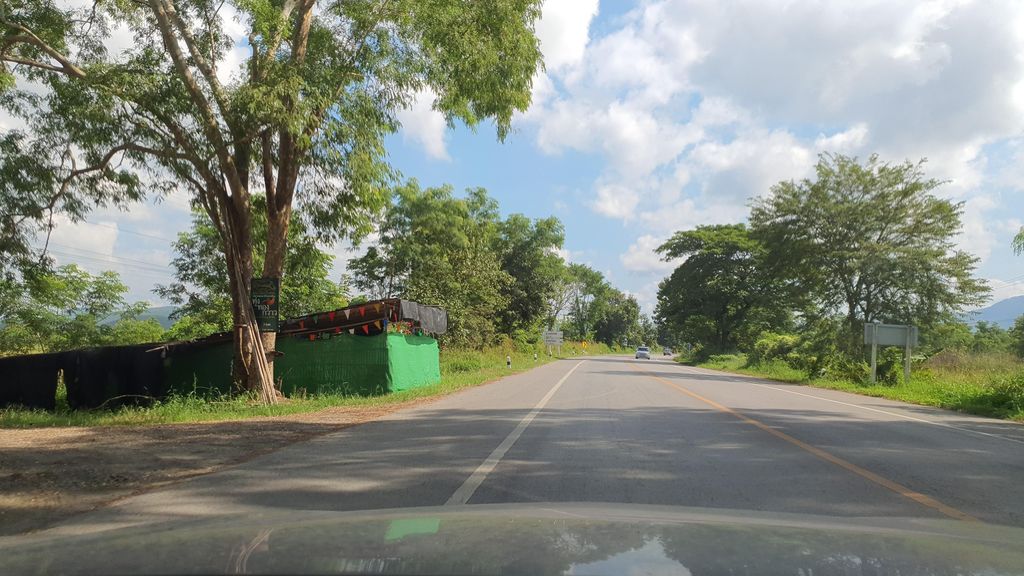 ภาพถนนตรงที่ Nasi Jampu ตั้งอยู่ ถ่ายโดย jrcarlsen พ.ศ. 2564 (2021) · A street-level view of where Nasi Jampu stands, by jrcarlsen in 2564 (2021)